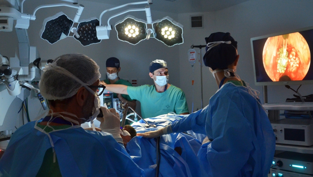 Tecnologia de laser azul começa a ser utilizada em cirurgias de laringe